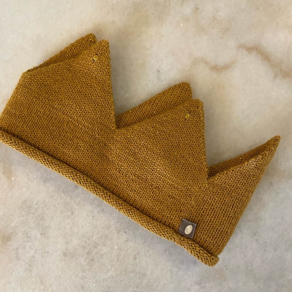 Oeuf knit gold crown